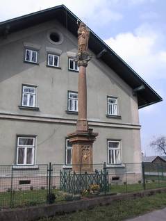 Statue der Jungfrau Maria an der Hausnr. 147